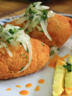 Una foto de Yuca-papa rellena