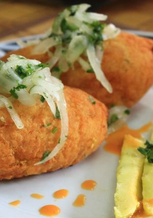 Una foto de Yuca-papa rellena
