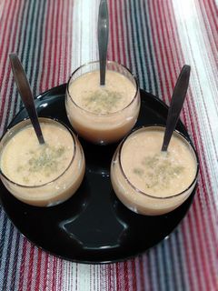 બનાના એપલ પપૈયા સ્મુધી (Banana Apple Papaya Smoothie Recipe In Gujarati) રેસીપી મુખ્ય ફોટો