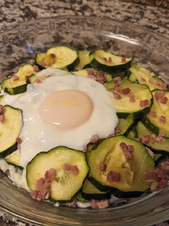 Una foto de Calabacín con jamón y huevo en microondas