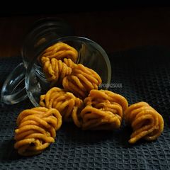 A picture of Chettinad Thenkuzhal Murukku.