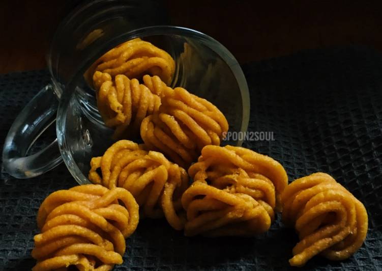 Steps to Make Super Quick Homemade Chettinad Thenkuzhal Murukku