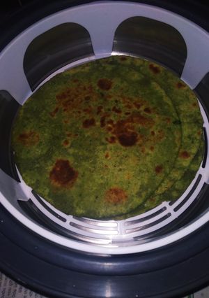 A picture of Palak Paratha.