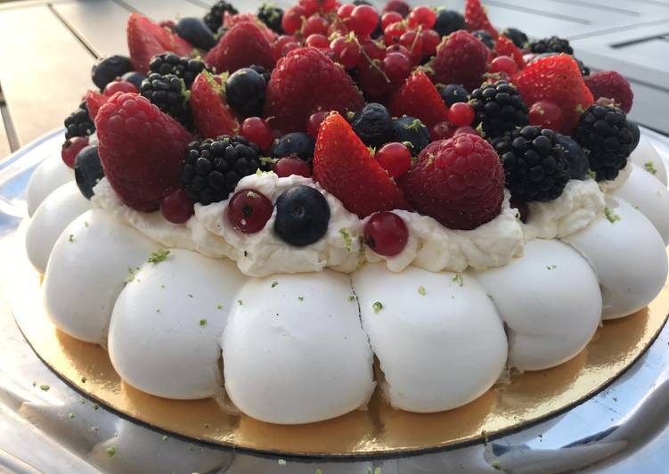 Easiest Way to Cook Appetizing Pavlova aux Fruits rouges