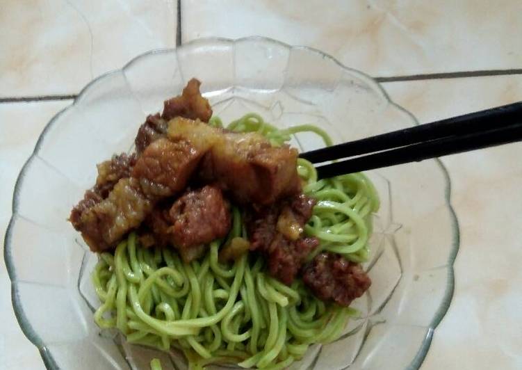 Mie babi kecap