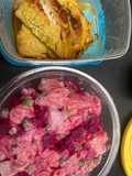Ensalada rusa con pescado en salsa de naranja