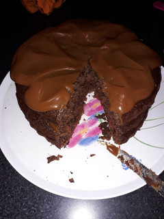Una foto de Torta húmeda de chocolate con dulce de leche !!