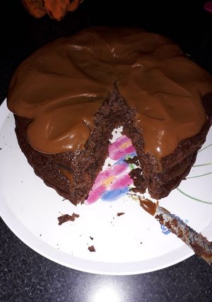 Una foto de Torta húmeda de chocolate con dulce de leche !!