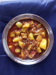 દૂધી બટાકા નું શાક (Dudhi Bataka Shak Recipe In Gujarati) રેસીપી મુખ્ય ફોટો