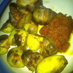 A picture of Roast pork & irish potatoes in pepper sauce.