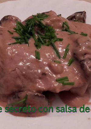 Foto principal de Medallones de secreto con salsa de ciruelas pasas*