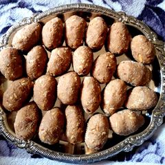 A picture of Atta Laddu.