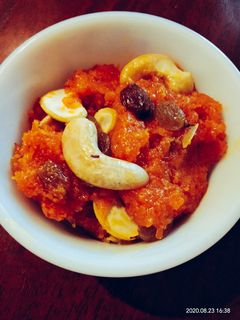 গাজরের হালুয়া (gajorer halua recipe in Bengali) রেসিপির প্রধান ছবি