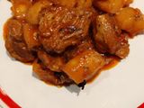 Estofado de cerdo y mandioca