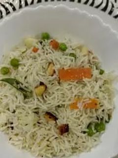 पांढरा सत्विक पुलाव (pulav recipe in marathi) रेसिपी चे मुख्य फोटो