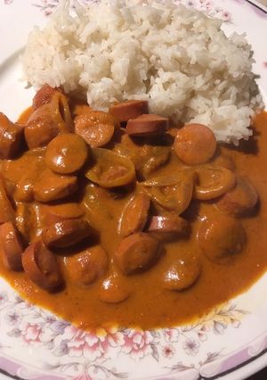 Una foto de Salchichas a la crema enchipotlada