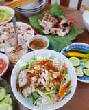 Bún mắm thịt heo (heo quay + heo luộc)