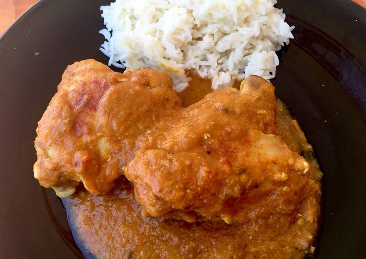 Contra muslos de pollo con salsa de coco y melocotón