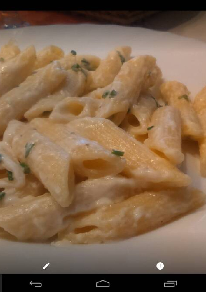 Una foto de Macarrones a los tres quesos