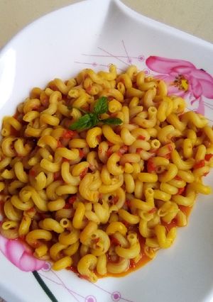 A picture of Peppered macaroni.