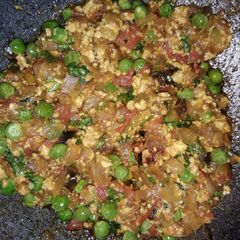 A picture of Punjabi style paneer bhuji with peas.