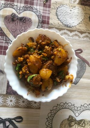 A picture of Aloo gobhi Fry (Jab Aloo Met gobhi).