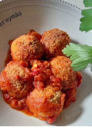 Una foto de Albóndigas de merluza y pimientos del piquillo