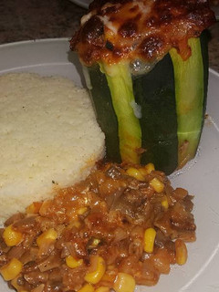 Una foto de Calabacín relleno con champiñones y puerro (vegano)