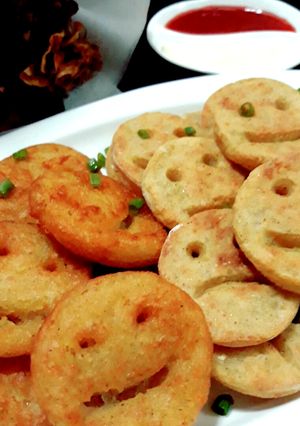รูปของ มันฝรั่งบดทอด(ยิ้ม😊)(เราทำทั้งแบบทอด และแบบอบ) Potato Smiley /Emoji Fries / Crispy Potato Smiley