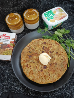 પંજાબી આલુ પરાઠા (Punjabi Aloo Paratha Recipe In Gujarati) રેસીપી મુખ્ય ફોટો