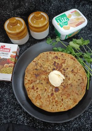 પંજાબી આલુ પરાઠા (Punjabi Aloo Paratha Recipe In Gujarati) રેસીપી મુખ્ય ફોટો