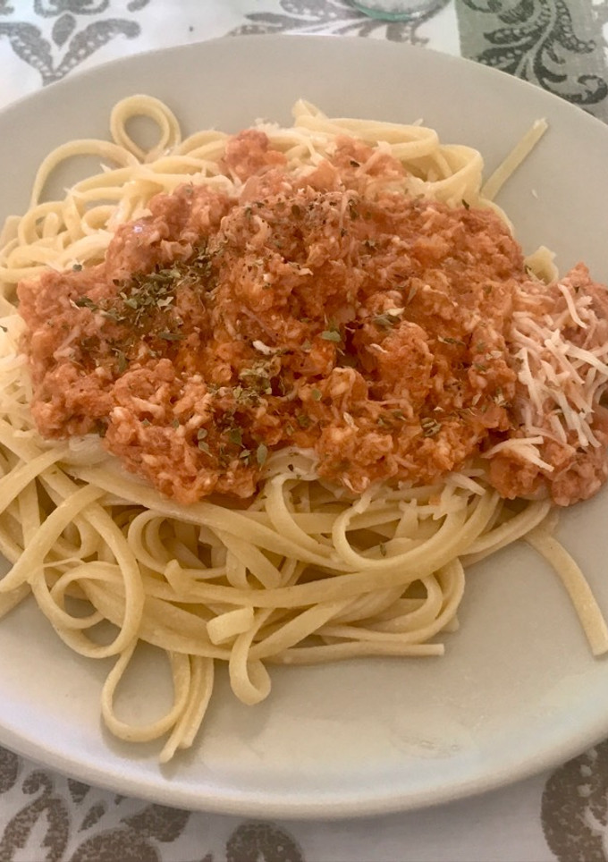 Una foto de Tallarines con salsa de atún rápida