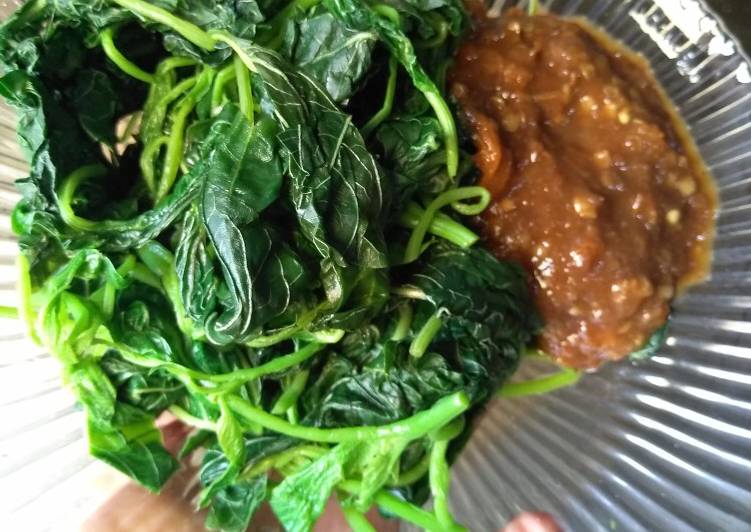 Cara Menyiapkan Bayem rebus sambel kukus yang Lezat Sekali