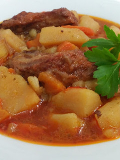 Una foto de Patatas guisadas con costillas