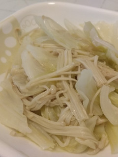 金針菇炒高麗菜 的食譜成品照片