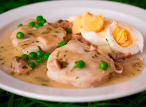 Foto principal de Medallones de merluza en salsa verde 🐟🌿
