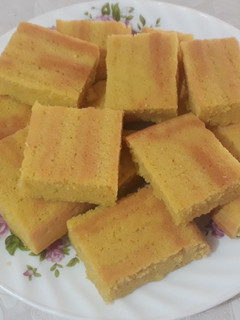 عکسی از دستور کیک زعفرانی تابه ای💛