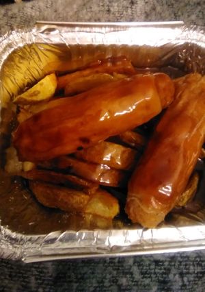 A picture of Sausage & chips & gravy.