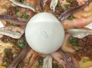 Una foto de 639. Ensalada de tomate y burrata (entrante)