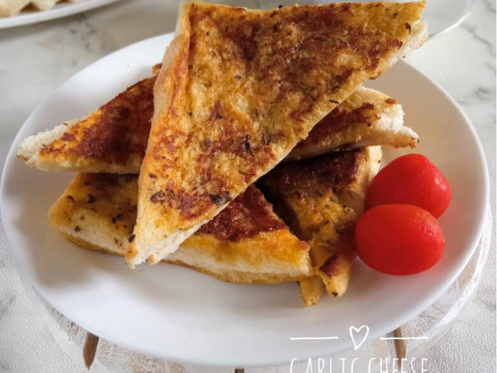 Bagaimana Menyiapkan Garlic Cheese Toast yang Bikin Ngiler