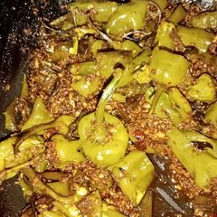 A picture of Fry hari mirchain.