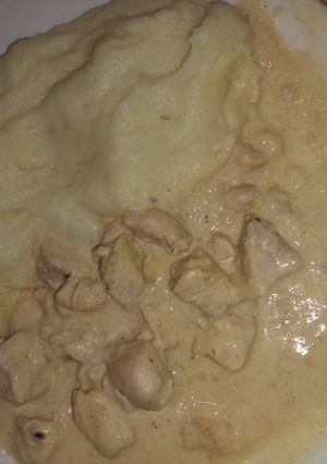 صورة لوصفة لابيري مع دجاج بصلصة رائعة 🥔🍗