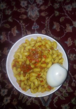 A picture of Simple Mac and eggs.