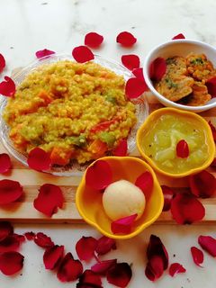 গোবিন্দভোগ চালের খিচুড়ি (Gobinda bhog chaler khichdi recipe in Bengali) রেসিপির প্রধান ছবি