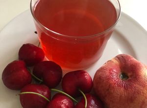 Foto di Tisana depurativa ai piccioli di ciliegia🍒