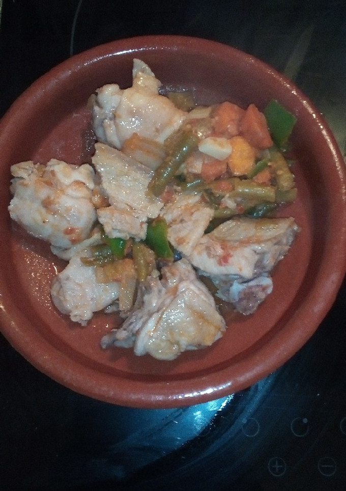 Una foto de Pollo con panceta y verduras