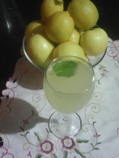 صورة لوصفة 🍋عصير الليمون المنعش بنكهة مبشور الليمون و النعناع🌿