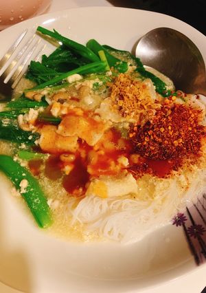 รูปของ ราดหน้าไข่หมูนุ่ม🍲🥚style by barbie👩🏼🍳