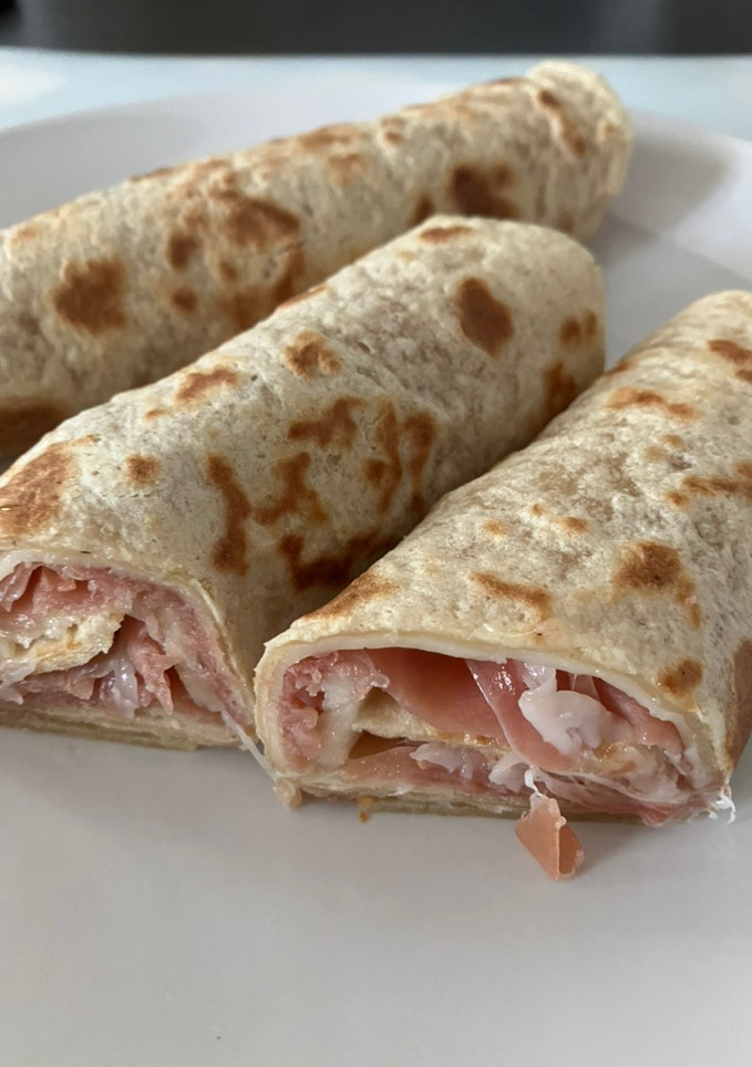 Una foto de Wraps de jamón y queso con pera: sorprendente!!