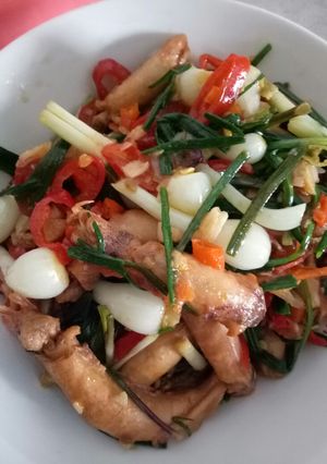 Foto resep Tumis cumi asin pedas + daun lokio (siung/arjuna)